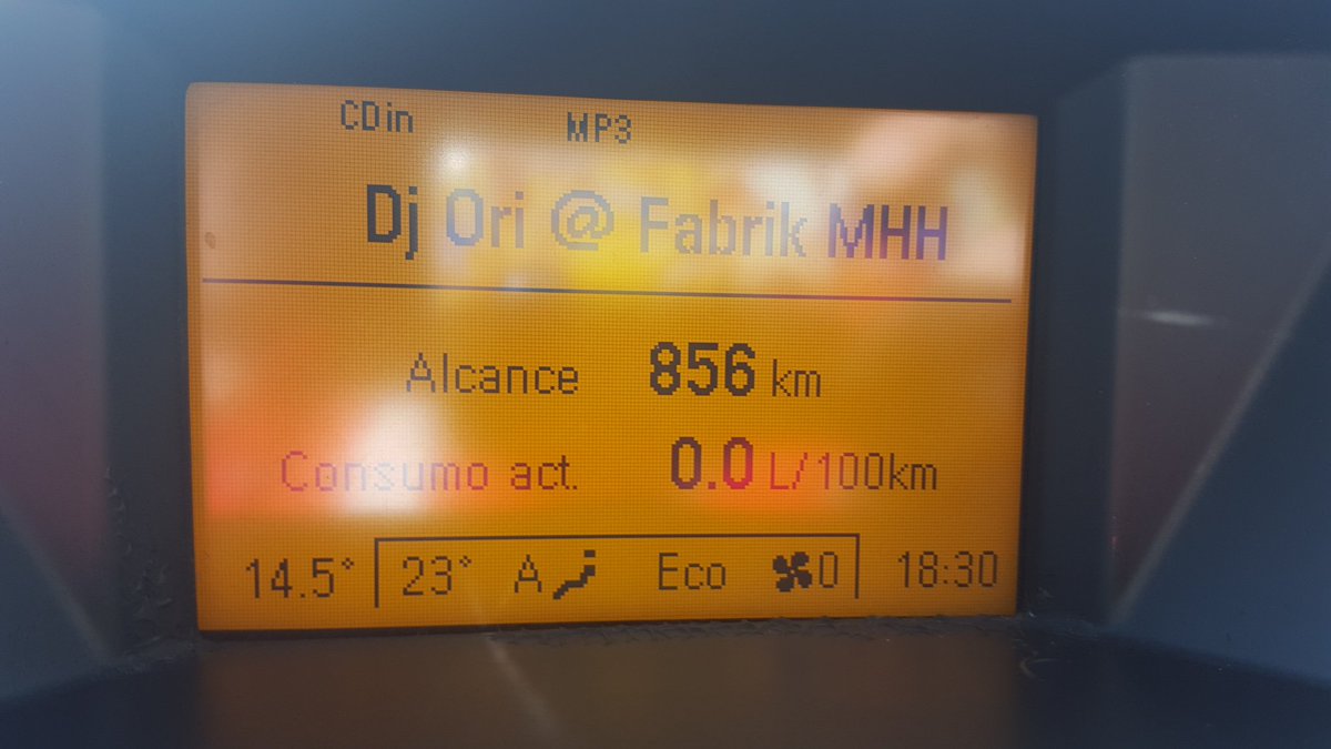 JonyJR85's tweet photo. Rebuscando CDs me aparece esta peazo sesión de un grande @OriWhiteOficial .telita!!!! https://t.co/Z9CVUPfxer