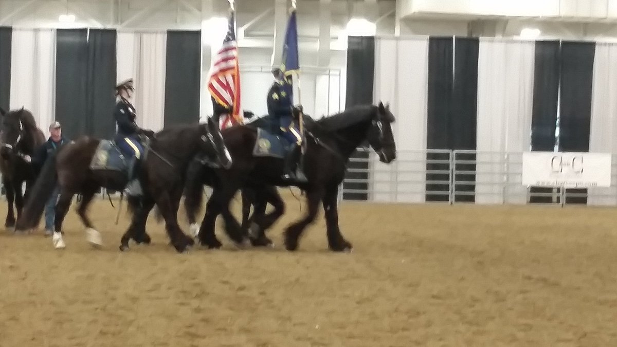 TheRemedyRanch's tweet photo. Burgerons! #HoosierHorseFair https://t.co/018lNMmrJG