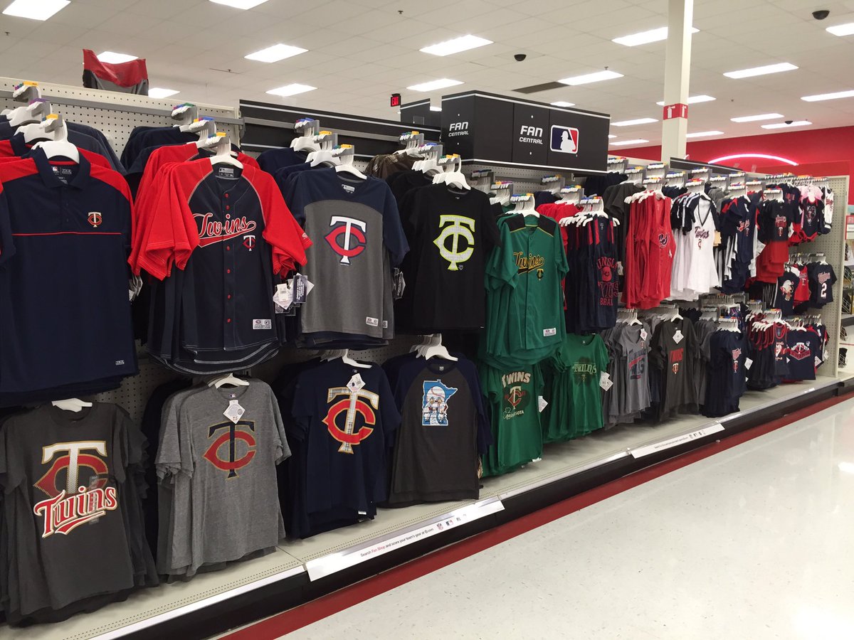 vml_melissa's tweet photo. The Frid is ready for the season opener! Come get ready and gear up! βΎοΈ #getitfrid #fashionablefrid @MelissaKohler4 https://t.co/ilerJ9X9r8