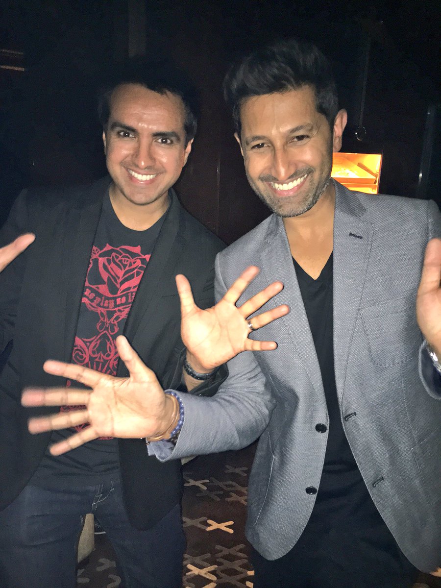 MissMalini's tweet photo. Because jazz hands! Right @CandymanLondon?! @AtmosphereDubai #dubainightlife #442m #burjview #burjkhalifa https://t.co/Ro5kO3UUo5