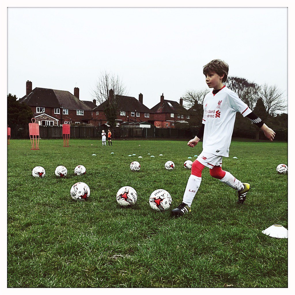 Premier_FC's tweet photo. Timed passing drills were fast-paced today at #PFC #Cheshire Camp!

More #football all next week--book: 07967 392485 https://t.co/YpfbUOgYIr