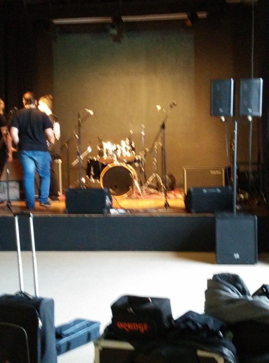 LOW_bcn's tweet photo. Preparando el DevilFest en Mollet https://t.co/wWmgWLiOdc