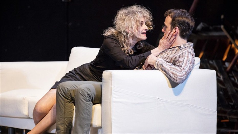 tresccultura's tweet photo. Només fins diumenge! Aneu a veure #ElRecanvi de #RogerPeña al Teatre Borràs https://t.co/WNjV0lgUef  @EntresolProdu https://t.co/X1tQySH5L8
