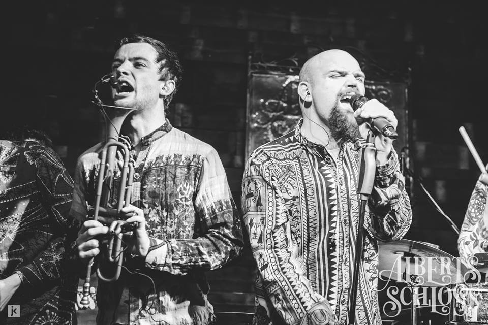 AlbertsSchloss's tweet photo. UBER thanks to @salutationDub for entertaining us last night! https://t.co/CvPzkegXXU