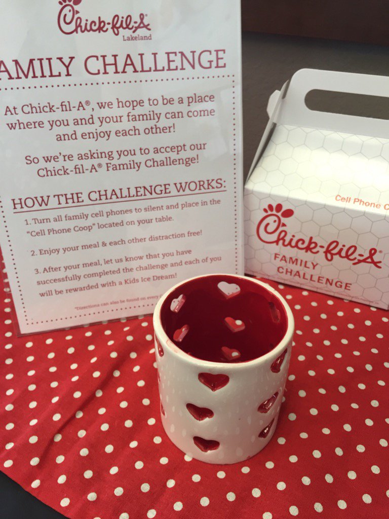 sclaggy's tweet photo. @AliciaYbarbo phone's in the "coop" here in Lakeland. No @ShttyMom lunch w/ my kids. Ready for my free 🍦 @ChickfilA https://t.co/sMMSRtTTdZ