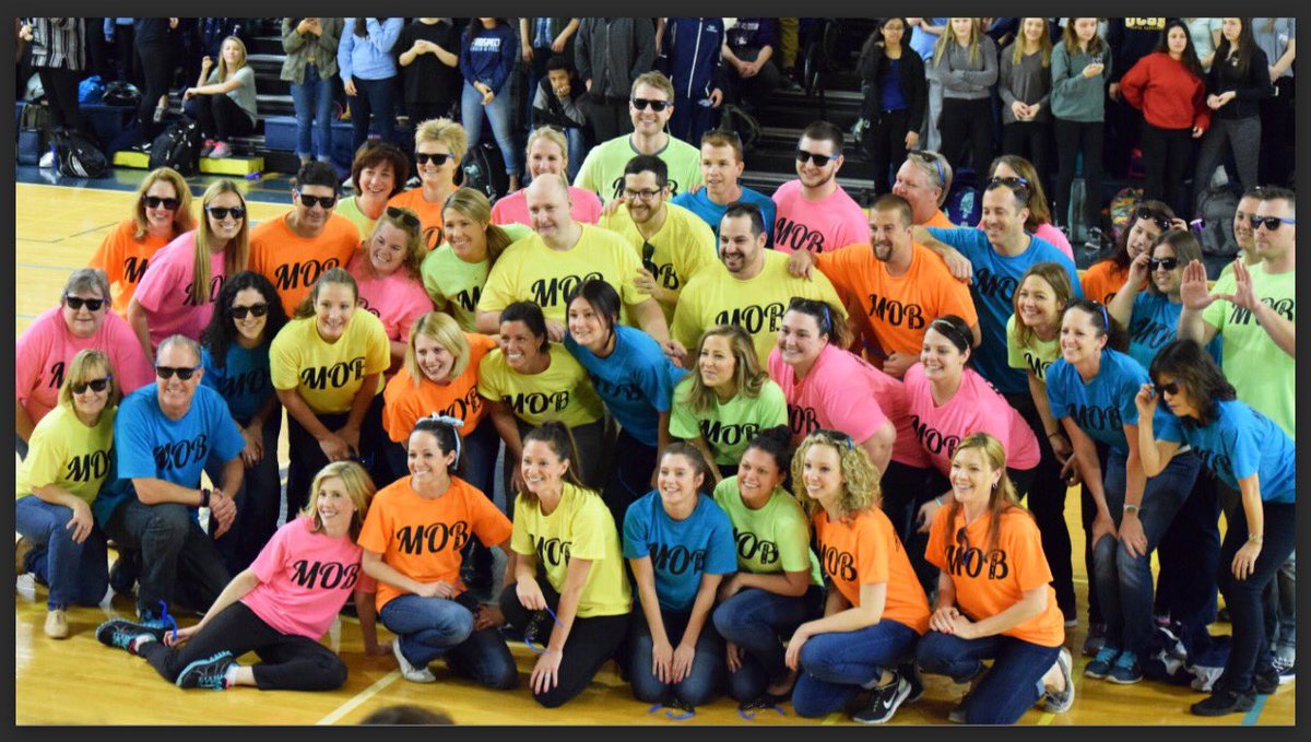 PHS_CREST_2022's tweet photo. Staff Flash MOB. Phone Credit: @zmiller547 @KnightsofPHS @District214 https://t.co/vUad4Z3g8s