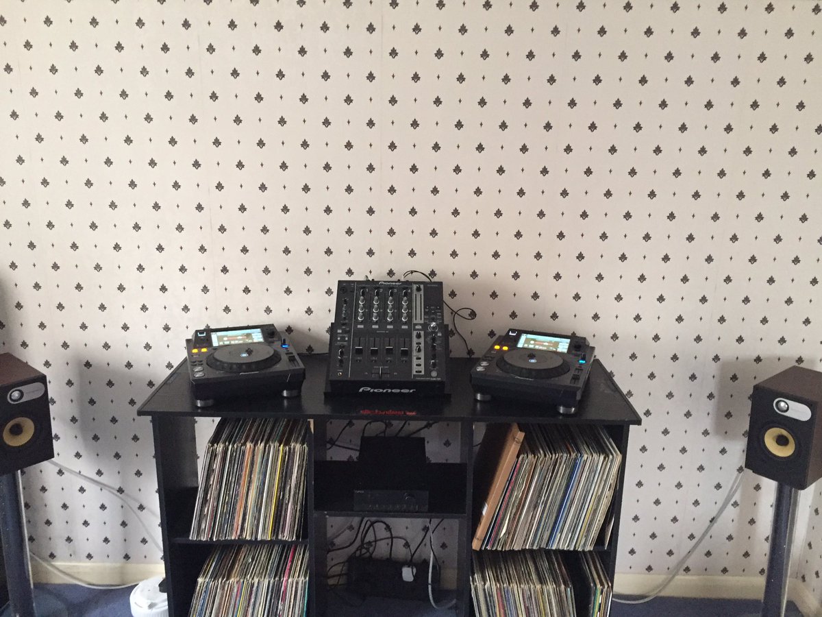 chriswrighton's tweet photo. All set up ready to rock https://t.co/NaiXdcv9D9
