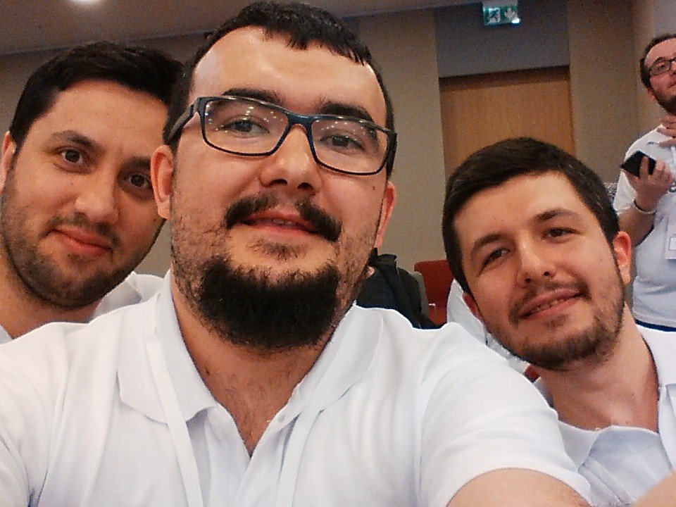mobucommunity's tweet photo. @intertechIT #codethebank mobunity koşuyormuş gibi çek panpa https://t.co/zCjsn0ZtvX