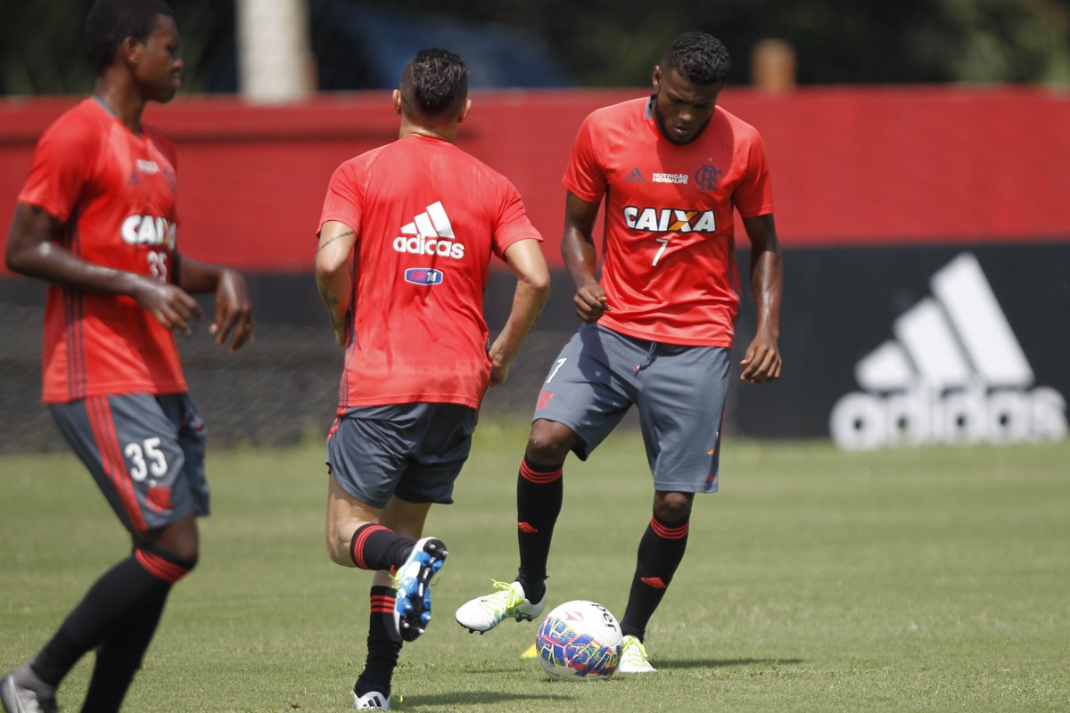 Marcelo Cirino no treino desta sexta-feira no Ninho. Amanhã tem #BOTxFLA em Juiz de Fora #VamosFlamengo