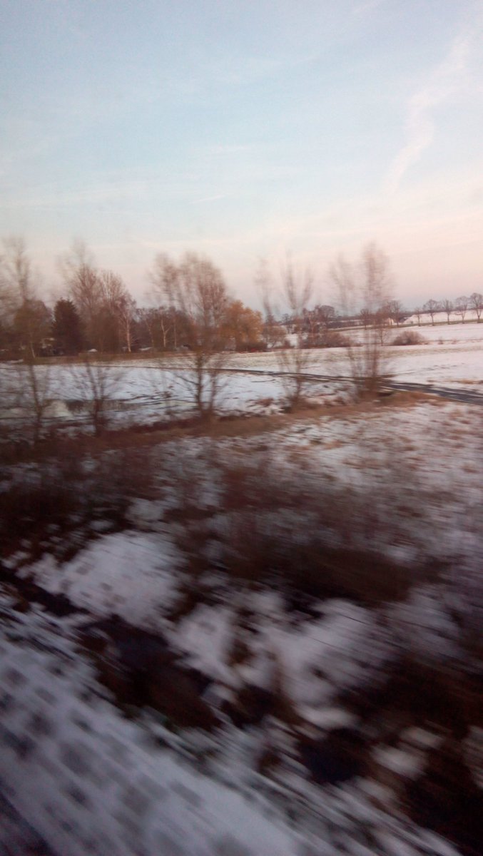 mamajosrefuge's tweet image. Figures there's snow where I'm not #snowisevil#want