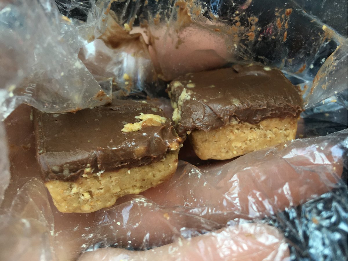 swaginman_jovon's tweet photo. #EdibleFriday https://t.co/lHvhLVLzqA