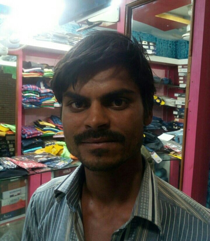 HistoryRevisits's tweet photo. Who knew this guy working in a saree shop will become such a great batsman (2005) https://t.co/roORoWGmBg