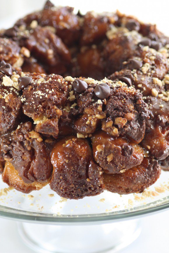 catchmyparty's tweet photo. Candy bar monkey bread recipe! Yum! #savetimetips https://t.co/ZIyz1M07n3 https://t.co/sQc2yZLwTn