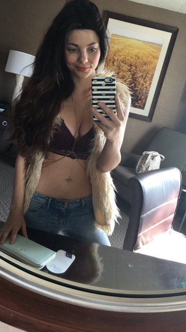 Happy #friskyfriday 😏 https://t.co/jPvNxMo7kr<a href="/tag/friskyfriday"class="tags">#friskyfriday</a>