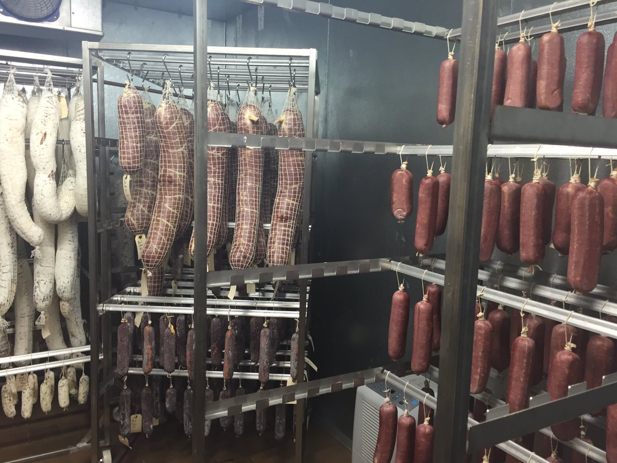 centuryharvestf's tweet photo. Hey #bigears2016 get ur charcuterie/jam snacks over at #JustRipe on Union Ave!
#Knoxville https://t.co/G4pPpX6asK https://t.co/9eucD0bPfd