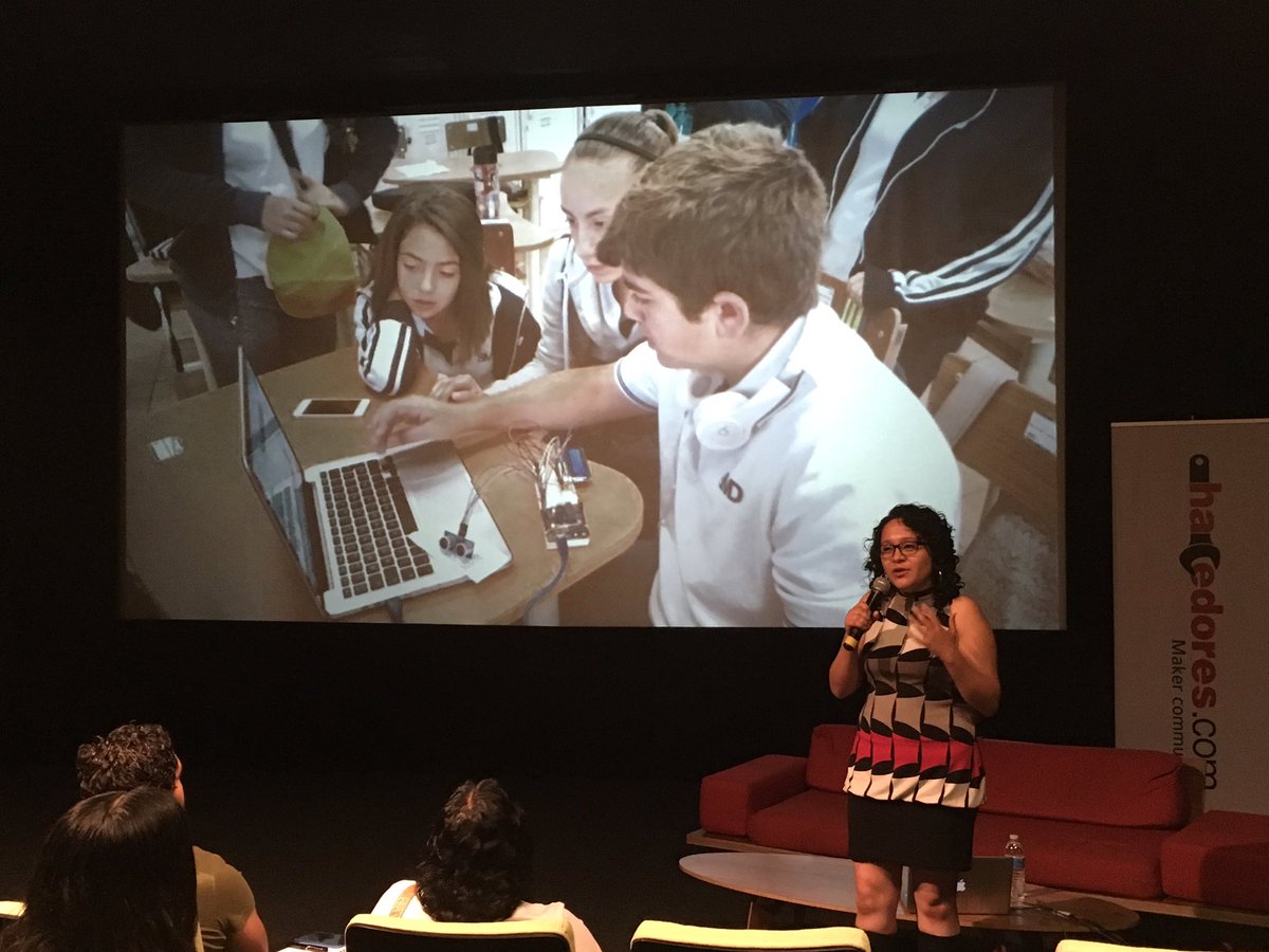 HacedoresCom's tweet image. Desde el @CCDmx , @EmelynRobot nos platica la experiencia de Arduino/Genuino en la educación #GenuinoDay2016