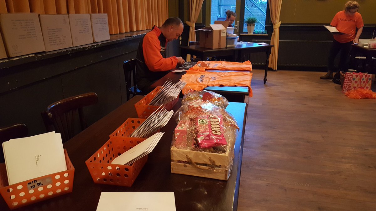 Raitdaiprunners's tweet photo. Voorbereidingen #raitdaiprun in volle gang. Mogen 14.00 zitten we voor je klaar #Sauwerd https://t.co/Kt4b3kd07M