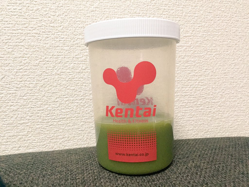 DaikiZua's tweet photo. オレンジジュースfeat桑葉青汁。 https://t.co/gmr8jR50Jv
