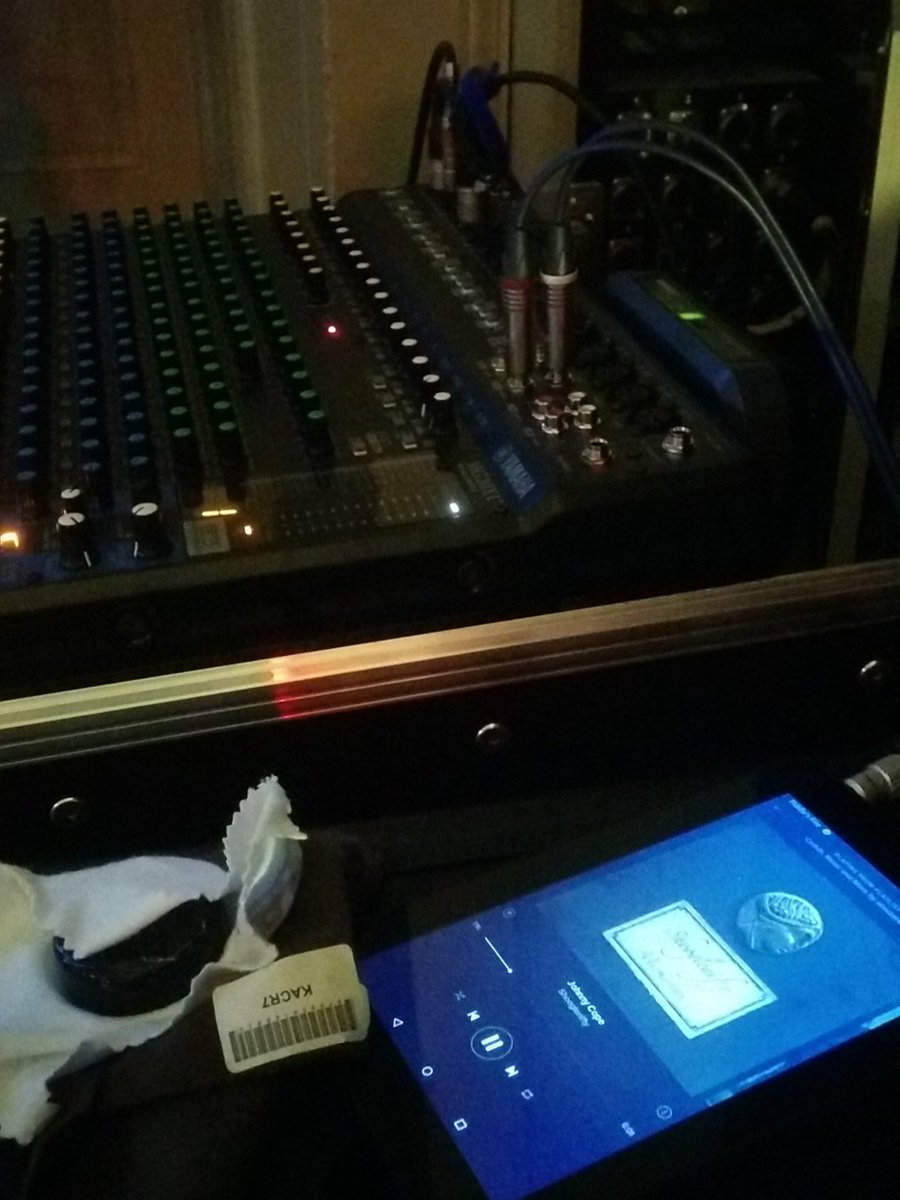 Cranking out some <a href="/Shooglegigs/">Shooglenifty</a> and <a href="/DonaldGrant/">Donald Grant</a> as our gee up choons #fanboys