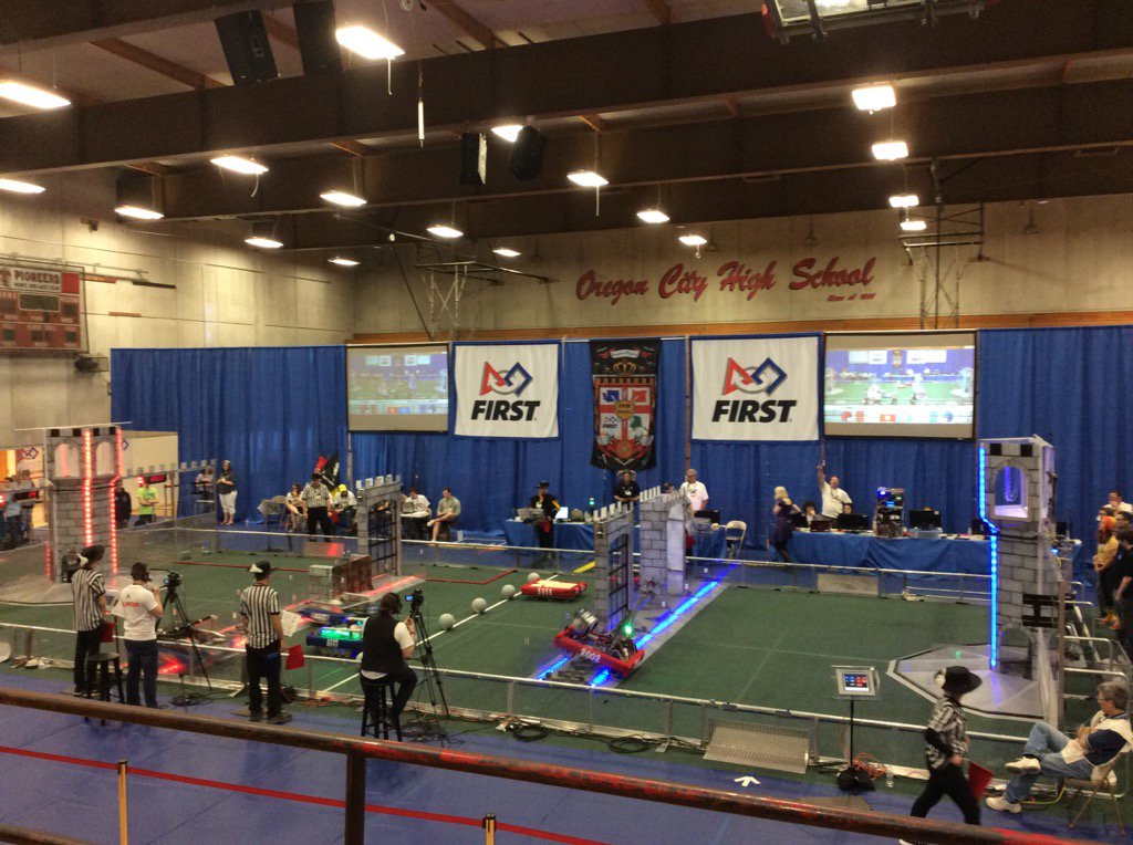 manoskypa's tweet photo. Stormbots tearing it up in Oregon City #CAISisbest #rollstormbots #omgrobots https://t.co/FOJQkDd6hs