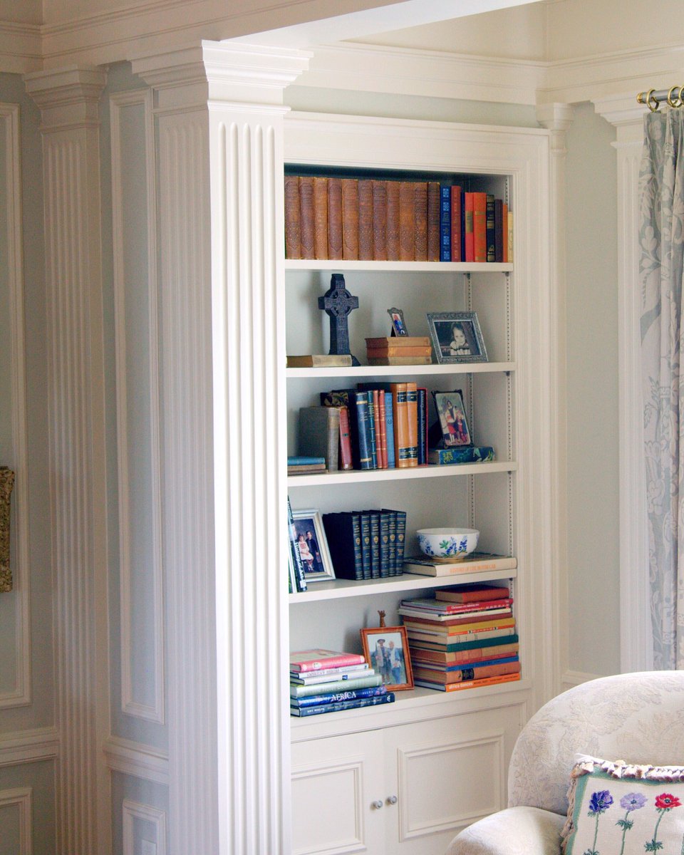 HullHistorical's tweet photo. This reading nook is perfect for lazy Sundays and a good book... #isittheweekendyet #hullhistorical #custombookcase https://t.co/JstQguhZQp