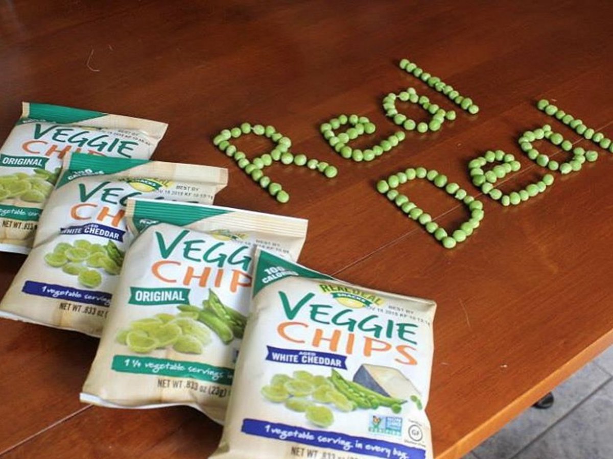 vegancuts's tweet image. Guys, @RealDealSnacks veggie crisps really are the real deal! See more: buff.ly/1UXXCGQ