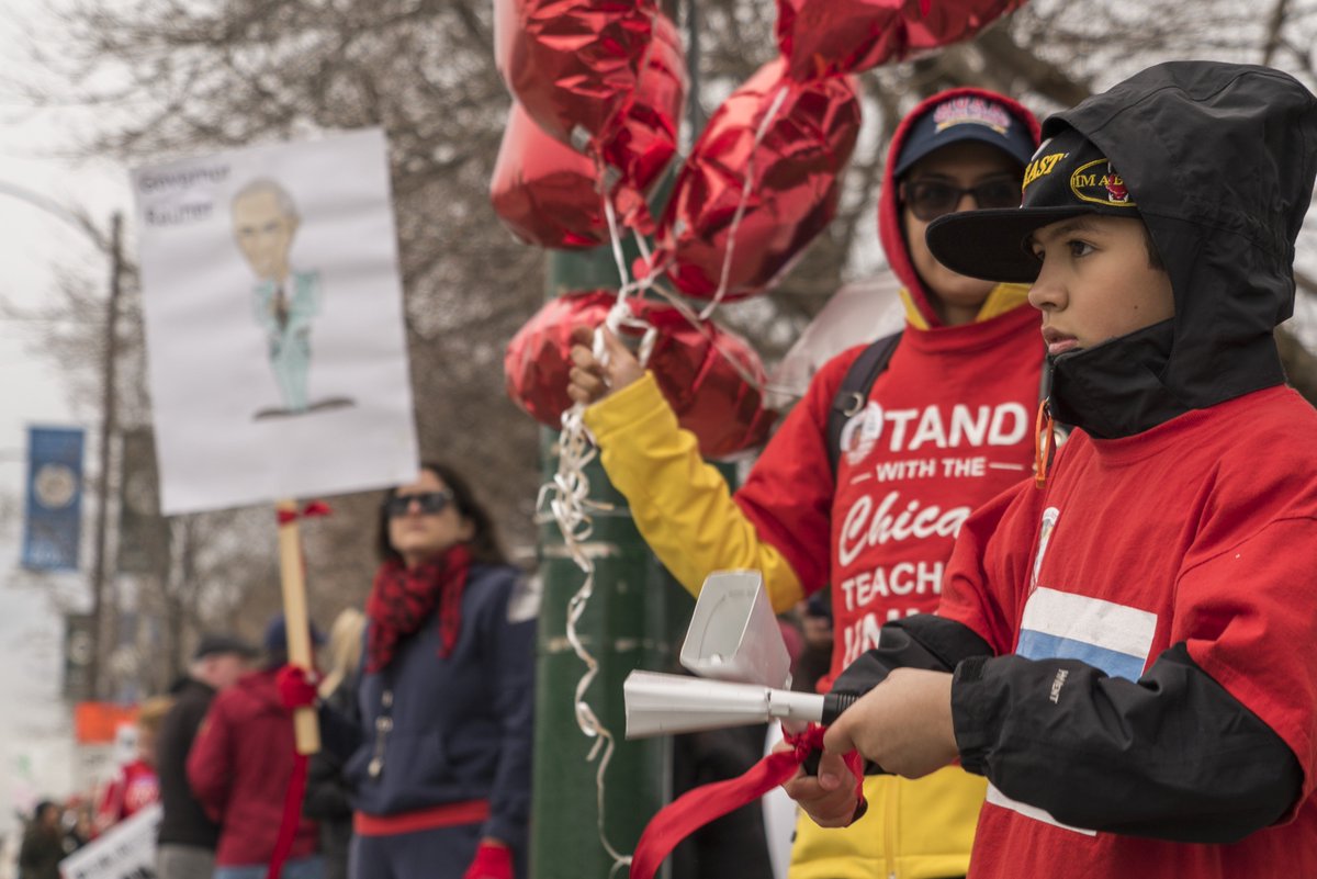 JosephBrusky's tweet photo. Lots of students supporting their teachers on the picket line today. #FightForFunding #CTUstrike https://t.co/Zcj8PYO3EE