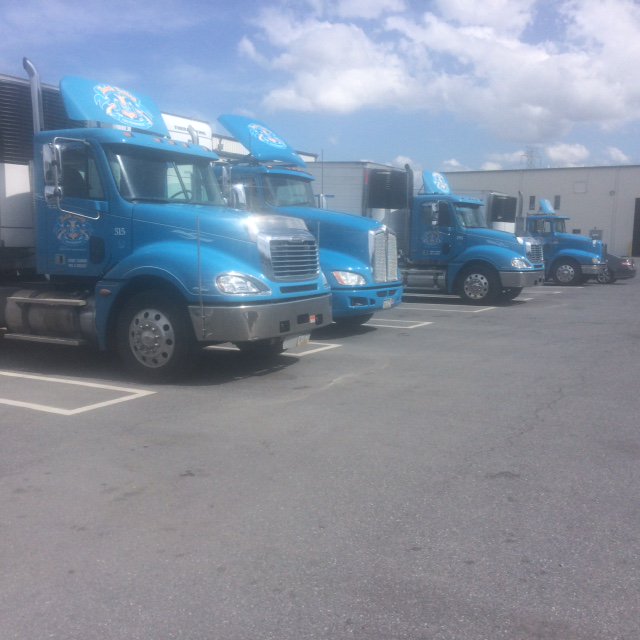 DVFoods's tweet photo. Our transportation crew does a fabulous job keeping #DVFoods trucks shiny &amp; clean! #trucking https://t.co/9gESWPMRZF