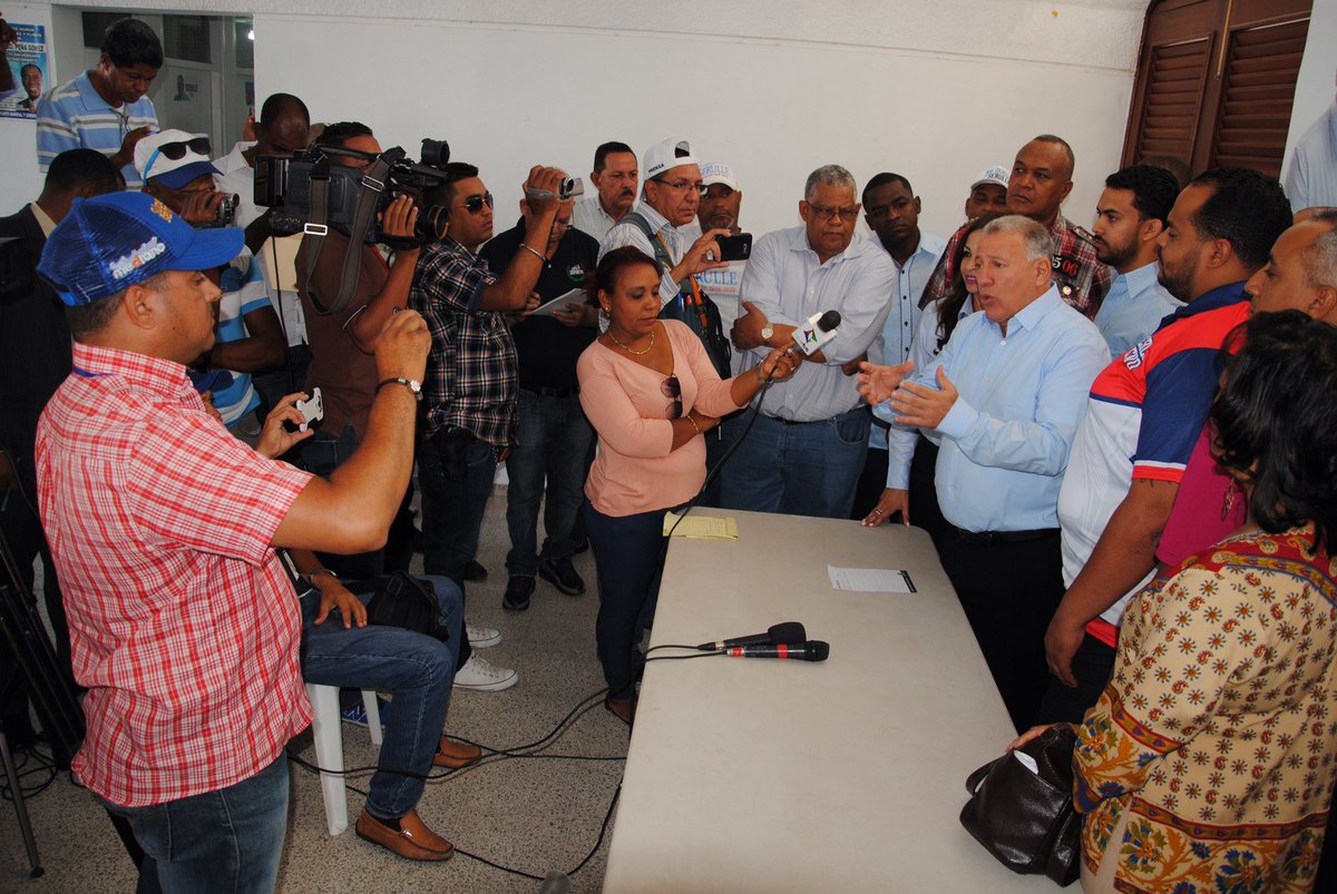 Stgoesmiprd (@stgoesmiprd) on Twitter photo Gilberto Serulle, orgulloso por ayudar a tan valioso club como Pueblo Nuevo <a href="/G42016/">Gilberto Gana</a> <a href="/AlcaldiaStgo/">Alcalde de Santiago</a> @papyperez1 Gilberto Serulle, orgulloso por ayudar a tan valioso club como Pueblo Nuevo <a href="/G42016/">Gilberto Gana</a> <a href="/AlcaldiaStgo/">Alcalde de Santiago</a> @papyperez1