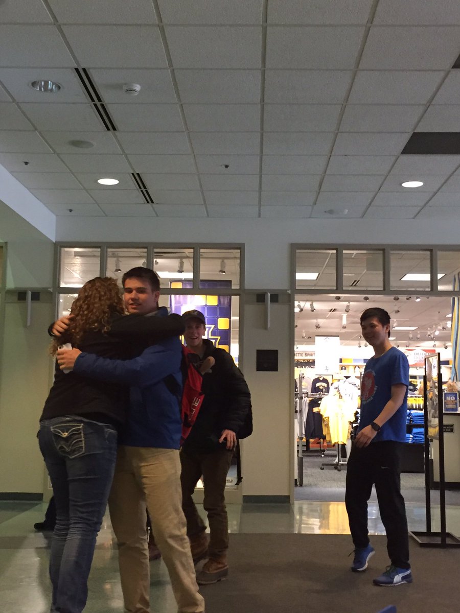 MUMashudaHall's tweet photo. Come get some free hugs today until 4 by The Brew in the AMU to support Mashuda's Mental Health Awareness Week!! https://t.co/sCtak70ixd