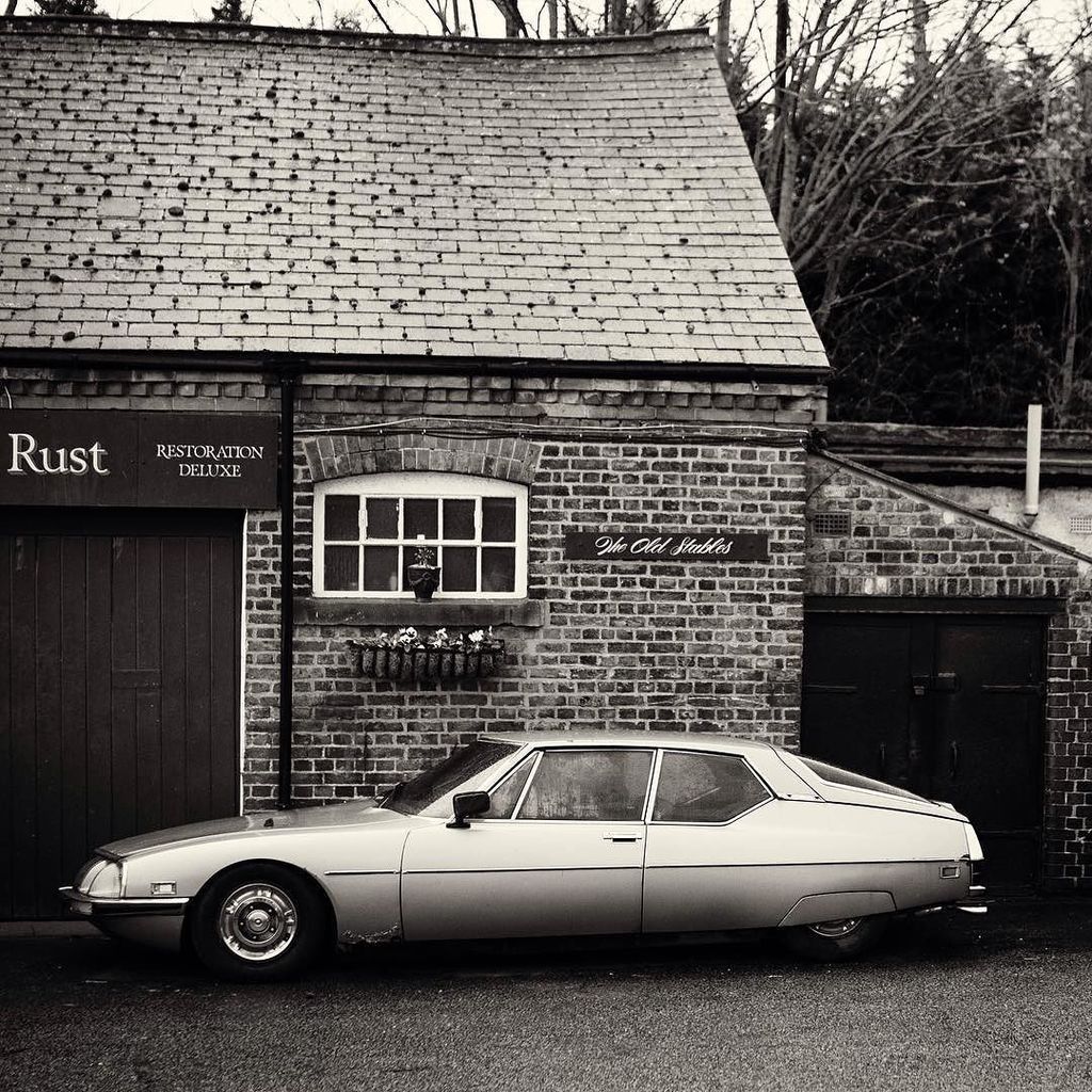 ValveBounce's tweet photo. #Rust possibly #Citroen #SM #classiccar #vintage #drivewithcaution #romanceofrust #classic… https://t.co/CWCQr3hkUD https://t.co/x15458G0AG