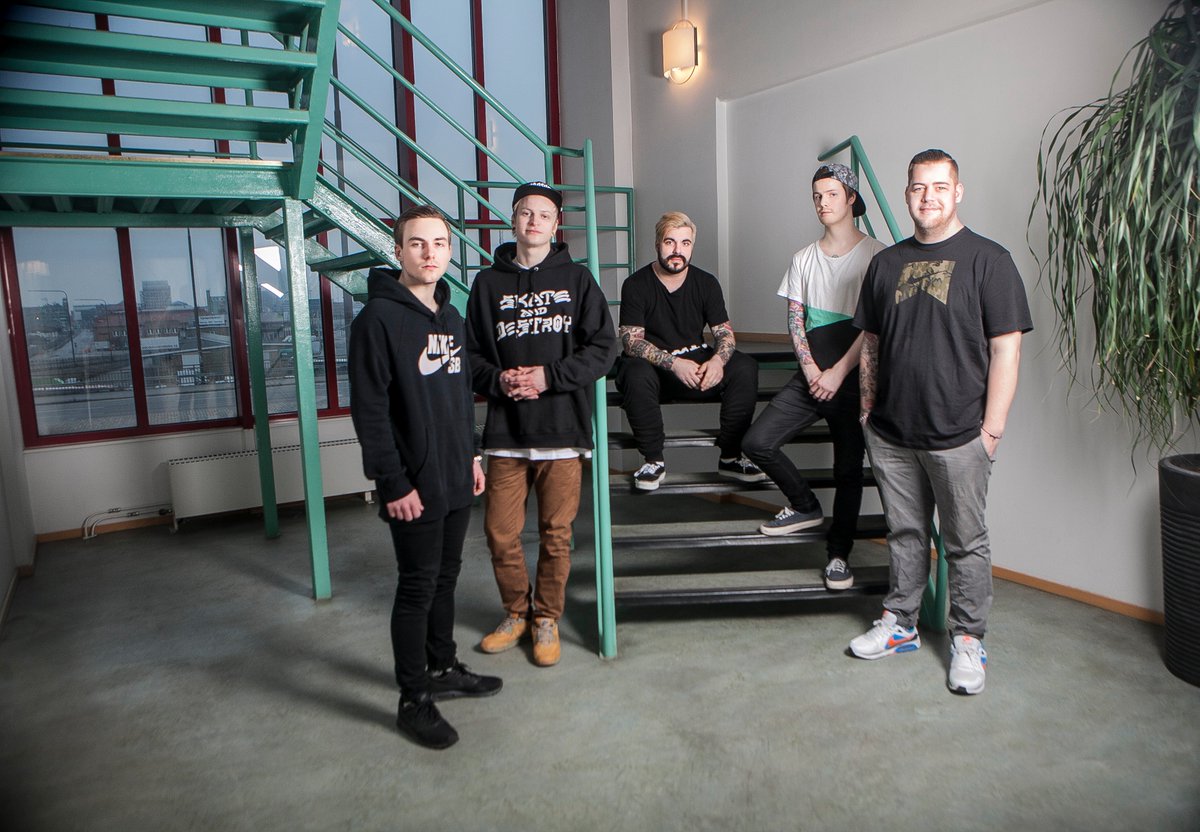 We have more fun stuff to tell you all the coming days! For example, who is the new guy in the middle?!
Stay tuned!