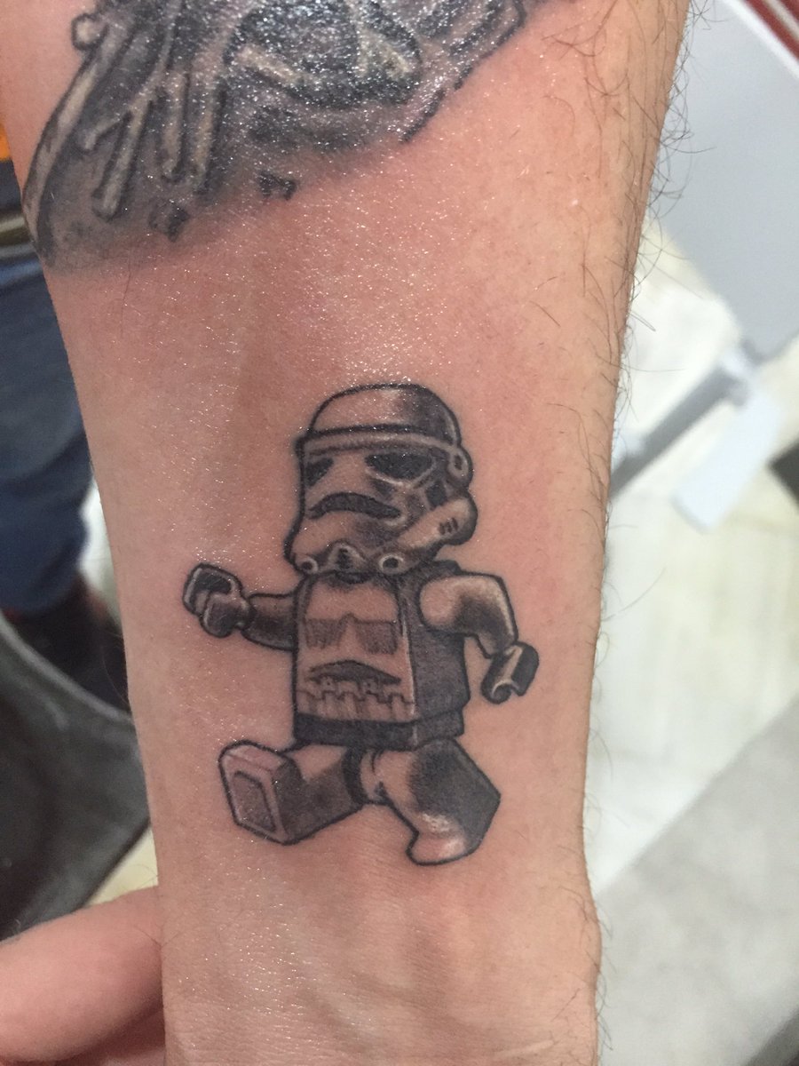 wuaho's tweet photo. Tattoos!!! Seguimos a tope!! #tattoos #tatuajes #sevilla #luismontoto #tattooshop #tattooartist #thankfull https://t.co/ksQeQwmNTn