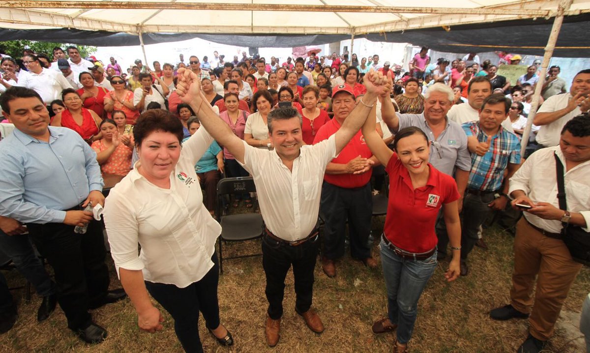 StaffMauricio's tweet photo. Nuestro candidato @MauricioGongora en el registro de Remedios Pantoja precandidata del Distrito 15. @ArletMolgoraG https://t.co/YCGPHEnLOV