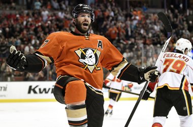 Covers's tweet photo. Here's a staggering stat...the Flames are 1-27 in last 28 meetings with Ducks in Anaheim. https://t.co/HPS0wRaFYr https://t.co/mHFiLMbawJ