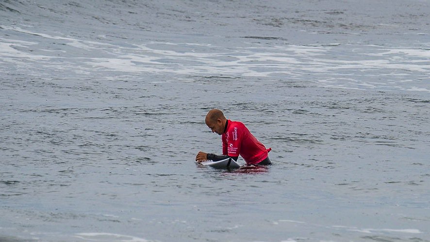 Surfer tweet picture