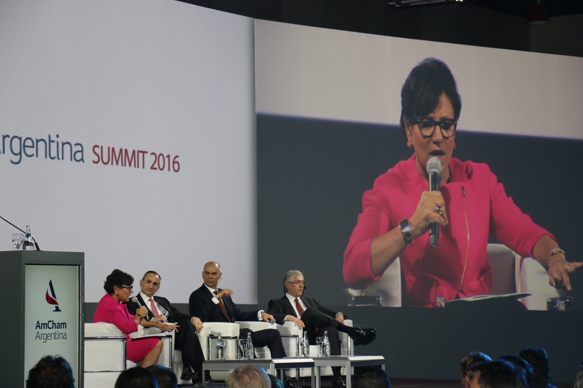 AmChamArgentina's tweet photo. #ObamaARG La Secretaria de Comercio de EE.UU. @PennyPritzker moderó el panel Competitividad y Clima de Negocios https://t.co/Riv4gfdy92
