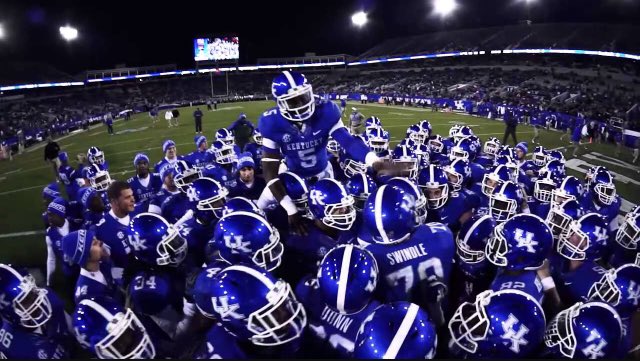 PODdotcom's tweet photo. “@King_Hawk92: Excited to announce my 2nd offer coming from the University of Kentucky!!!! #UK #Wildcats https://t.co/SRuT3yt2zb”