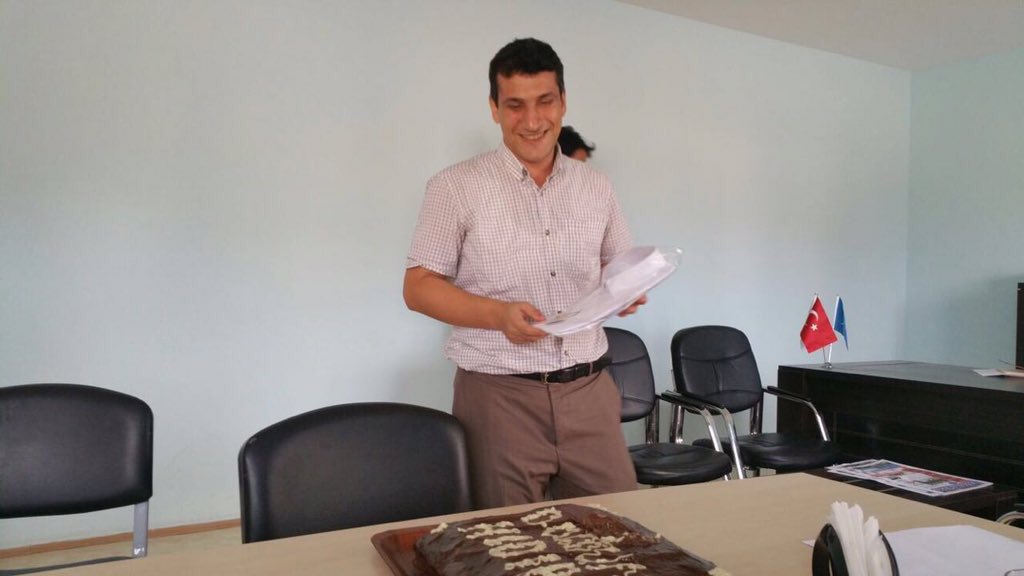 Hızır ile adaş, Allah dostlarıyla yoldaştı.
Hıdır Çalka öğretmenimiz Somali'den Hakk'a ulaştı.
Allah rahmet eylesin.