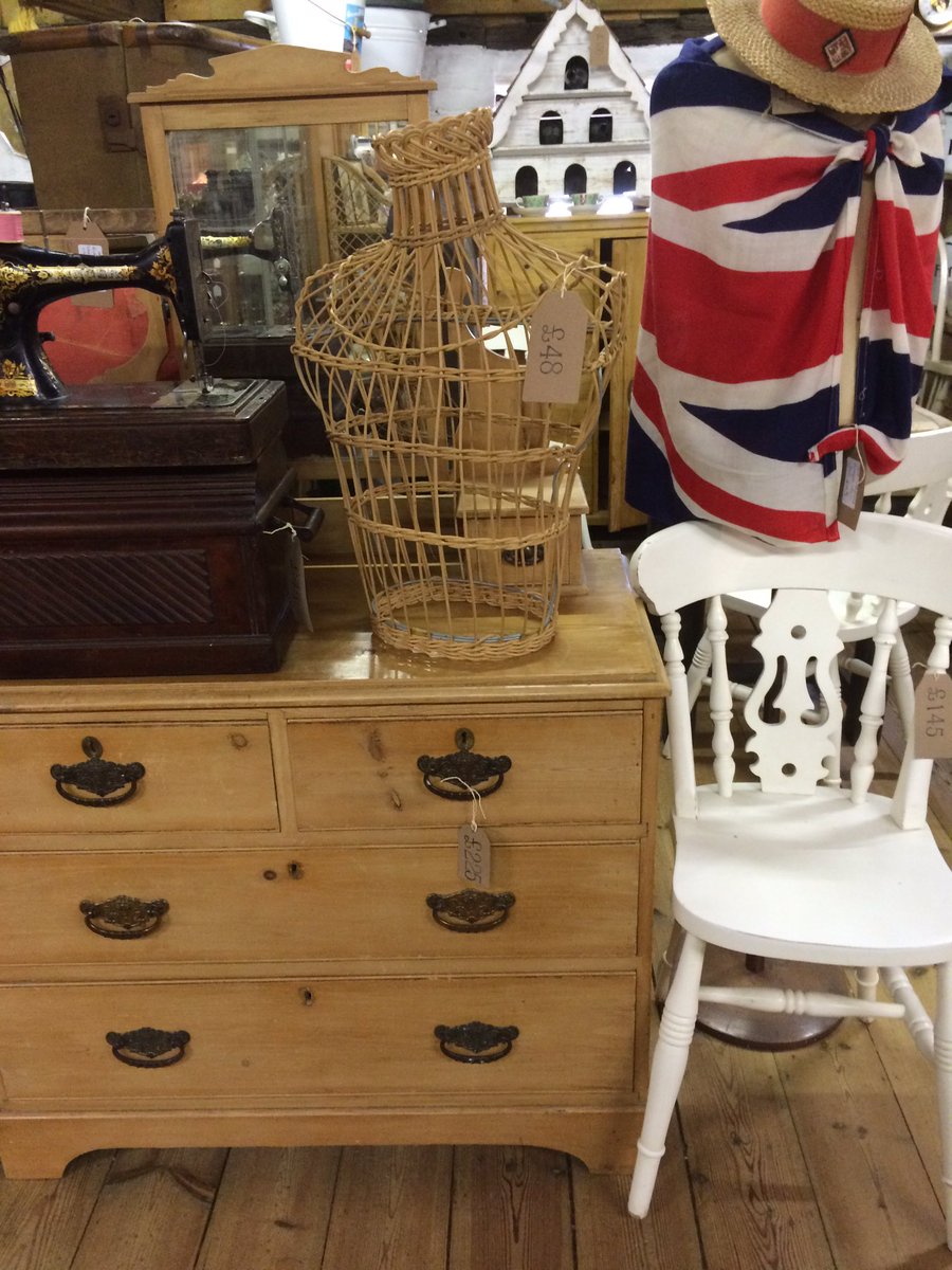 thevintagekitc1's tweet photo. Waterside antique centre Ely , gets some new stock and a tidy . #vintage #retro #antique #furniture #shopprop https://t.co/XCiYJbwD2H