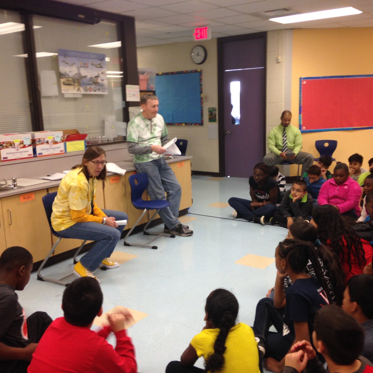 GeckosJE's tweet photo. @GreerElementary 5th learn all about @JouettMiddle #preparingforMS #buildingcommunity w/@Sneadgeckos @giffordgeckos https://t.co/VIn4WhSgIL