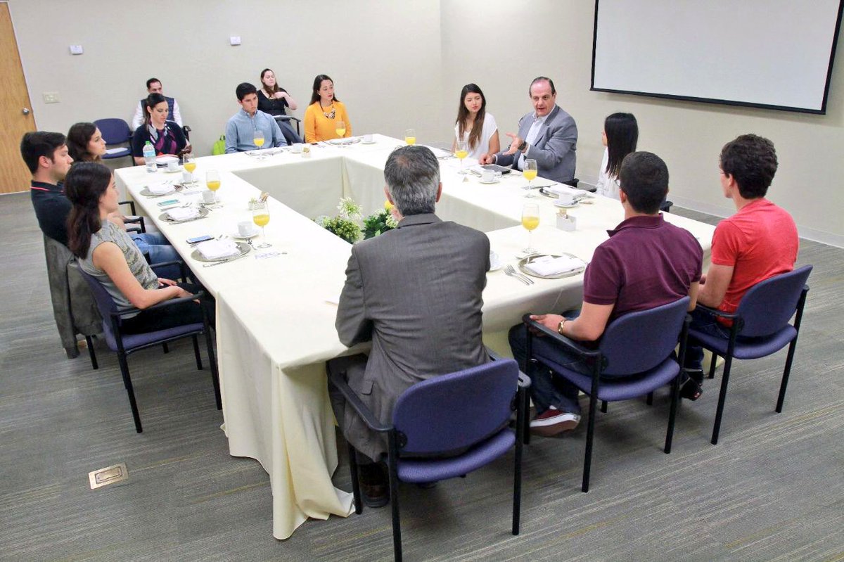 udem's tweet photo. Nuestro rector participó durante el foro anual #UDEMseEscucha en el que participaron alumnos de @PrepaUDEM. https://t.co/ZDXs9a62OV