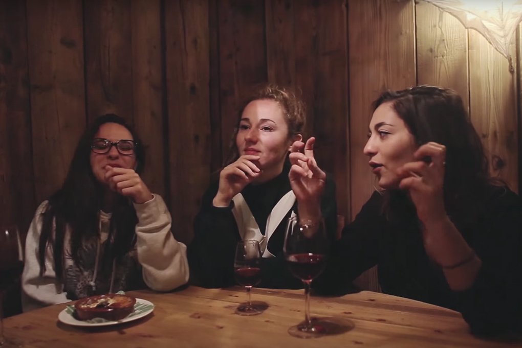 Notre vidéo "interview live session" de <a href="/LucieElisaJulie/">L.E.J</a> lesofa.co/rencontre-avec… <a href="/ElijayFan/">ElijayFan #PoupéesRusses</a>  <a href="/LEJARMYOFFICIEL/">LEJ ARMY OFFICIEL</a>