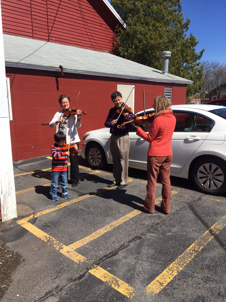 MsKateMSL's tweet image. Enjoying an outdoor concert from some of our favorite performers!