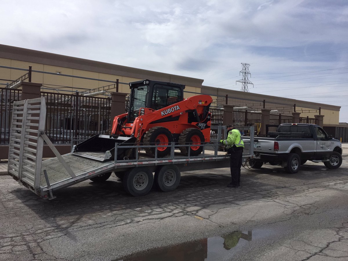HRPSCMV's tweet photo. #CMVTest Can anyone guess the issues here ? Hint trailer weighs 4800kgs.Truck's RGW is 9000kgs Drivers is class G^pm https://t.co/EX1wJk95si