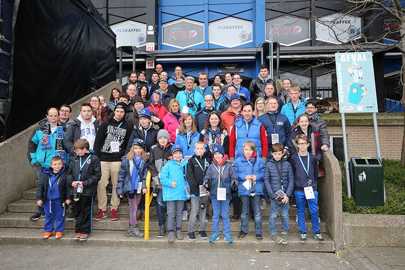 ClubBrugge's tweet photo. De aanwezigen genieten alvast van een unieke rondleiding, mét toegang tot de kleedkamer! #SleepIn #Innergetic https://t.co/HJt64LPCnu