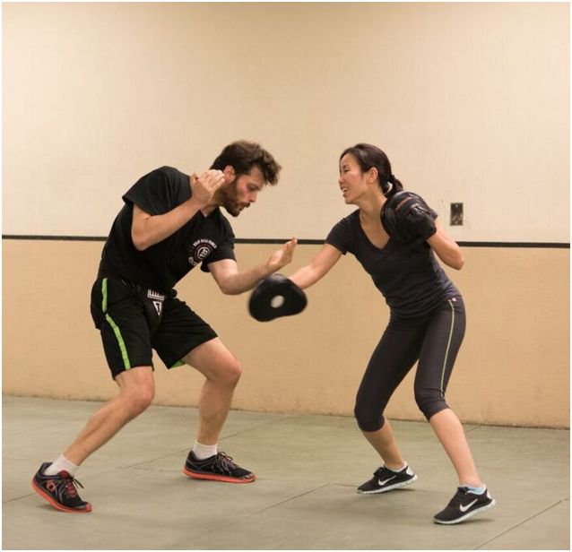 kickassSF's tweet image. What defense move is this guy doing? Comment away!