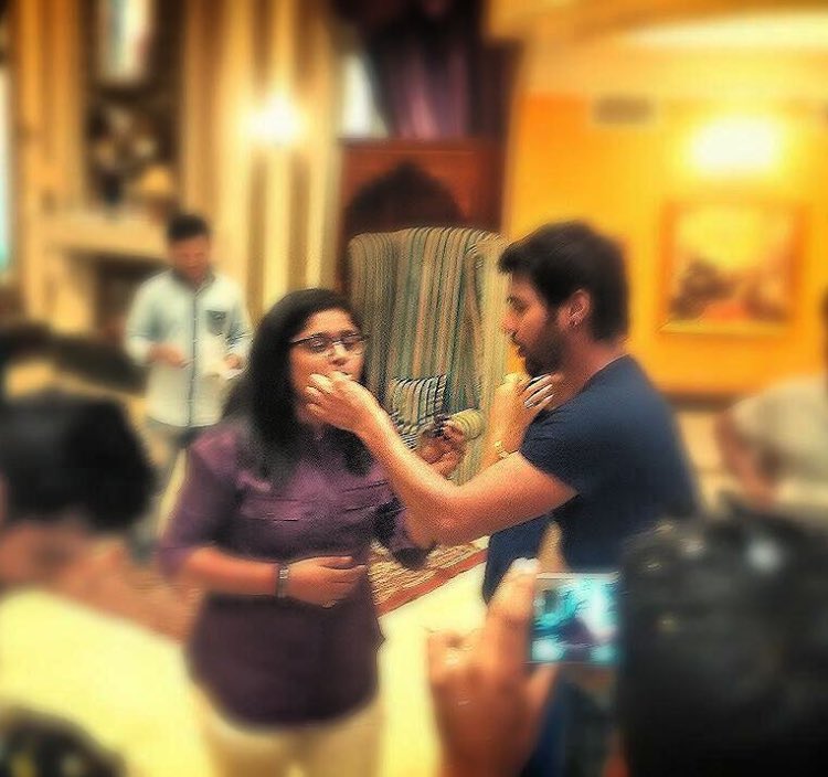 TeamShabirA's tweet photo. Creative team's b'day celebrations on sets #kumkumbhagya
#repost #shabirahluwalia #rockstarabhi #instatheft #kkb https://t.co/wXcVANmR19
