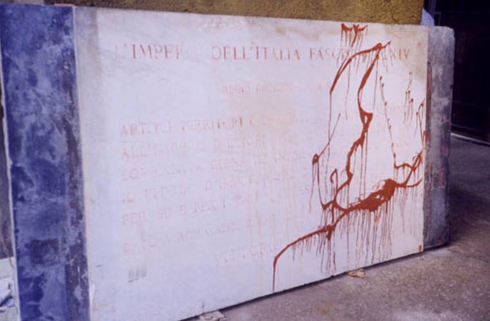 romaierioggi's tweet photo. Le foto dei pezzi della quinta mappa dell'impero di Via dei Fori Imperiali, le foto sono del 2000... https://t.co/jXmNsMw2a0