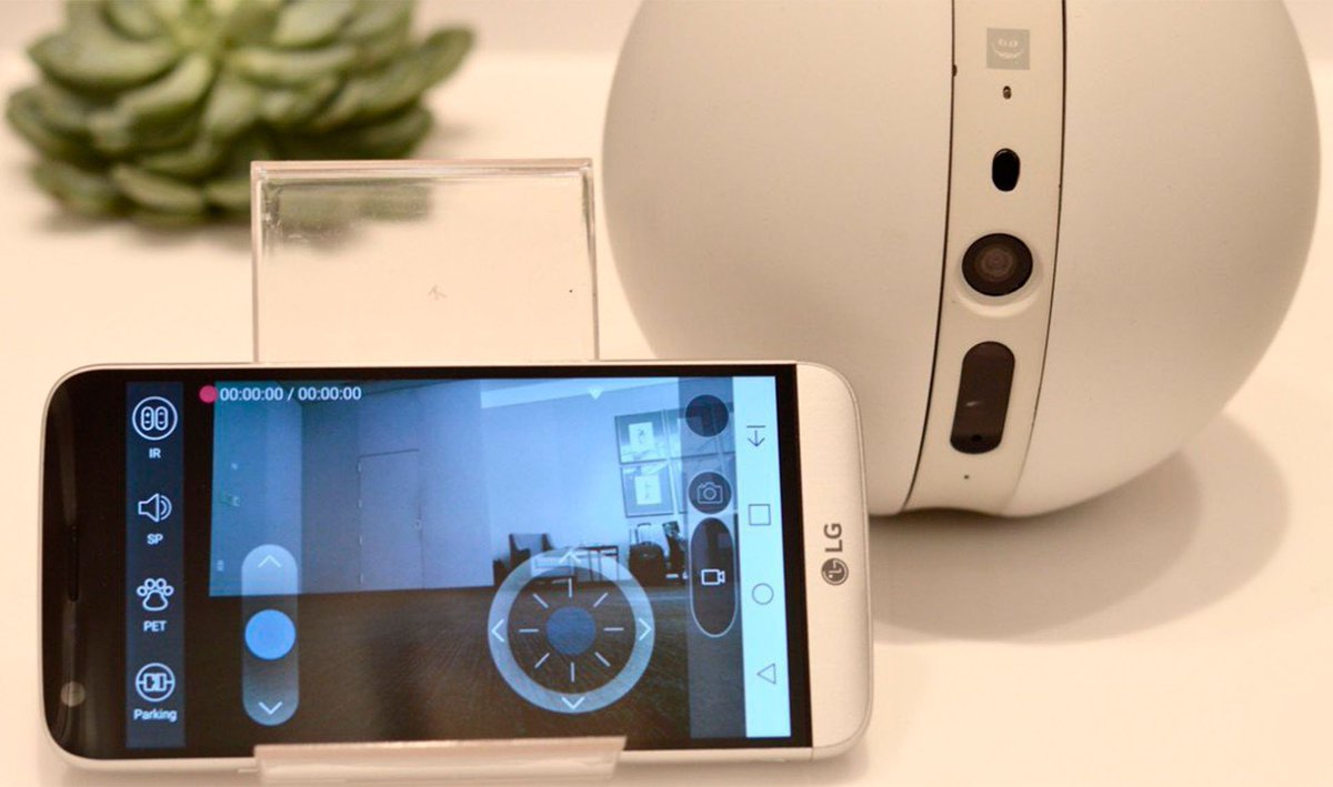 tamtamclick's tweet photo. #RollingBot de #LG una esfera inteligente que cuida tu hogar y es controlada con un celular https://t.co/fwcaHHSxkg https://t.co/8SaPUDkyQy